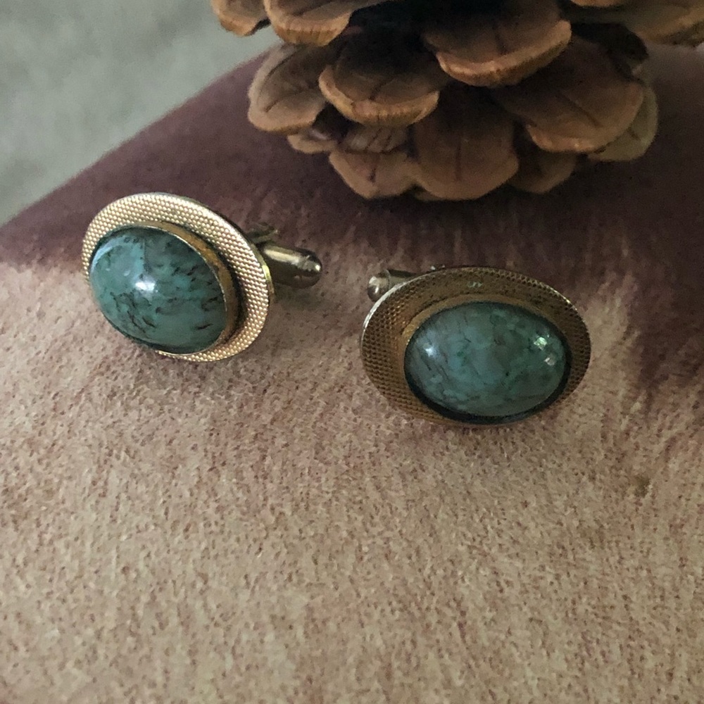 Vintage men’s light blue speckled stone cuff links